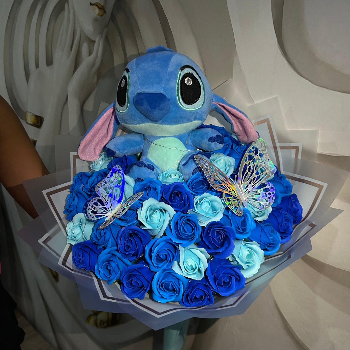Buchet 51 Trandafiri + Stitch Mediu
