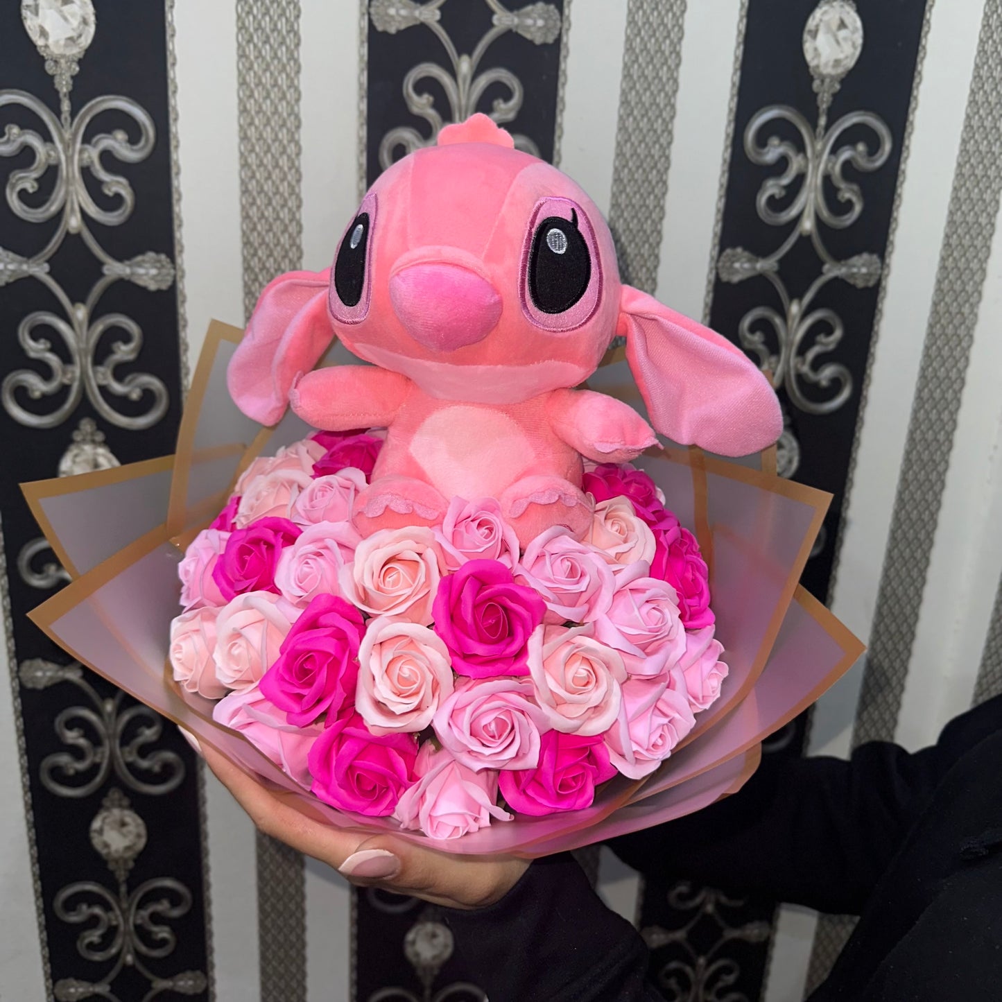 Buchet 41 Trandafiri + Stitch Mediu