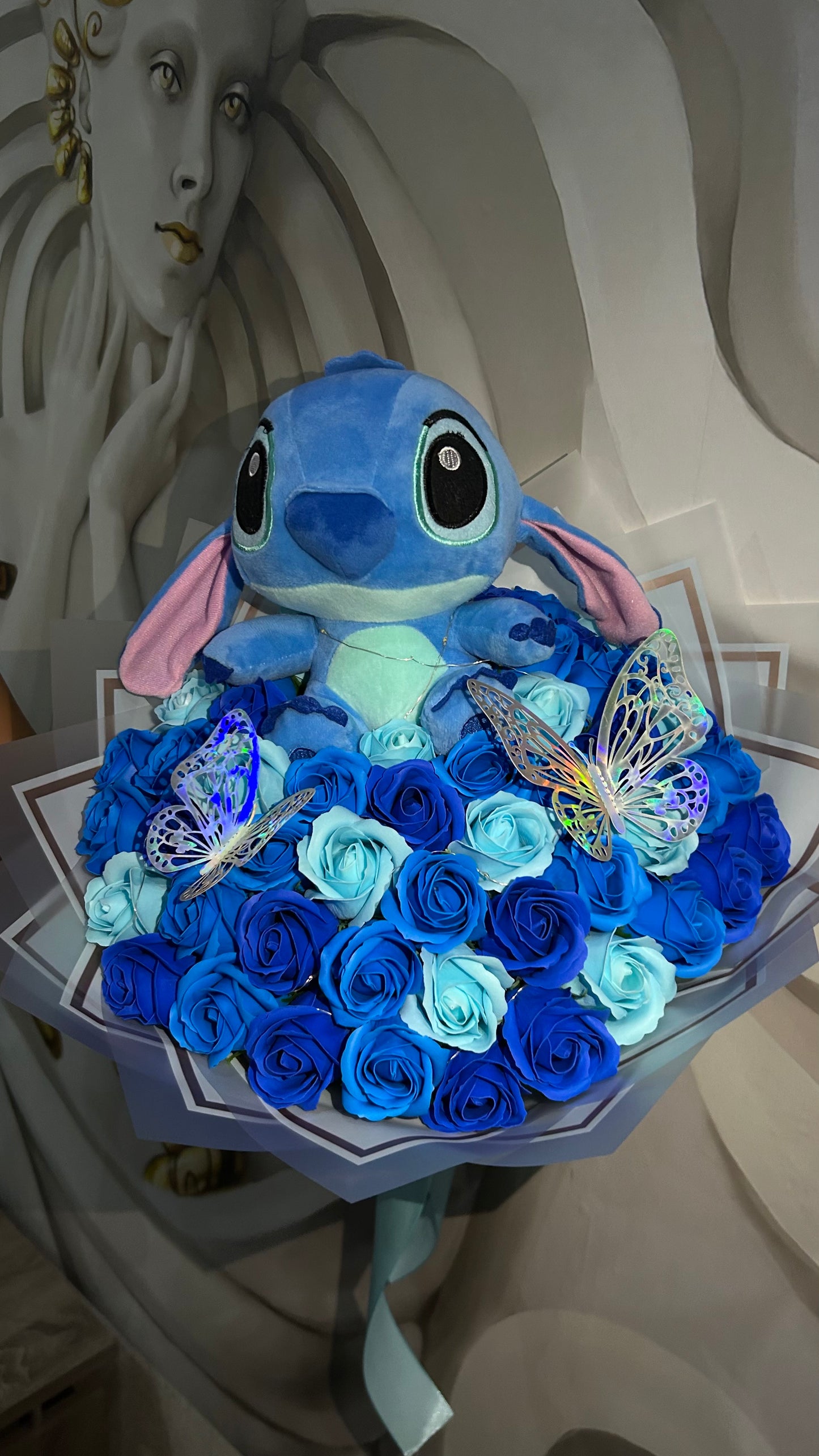 Buchet 51 Trandafiri + Stitch Mediu