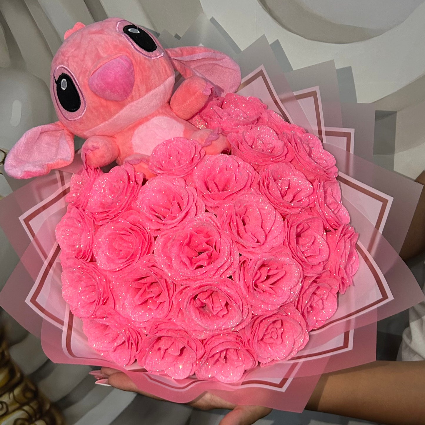 Buchet Trandafiri Premium sclipici + Stitch mediu