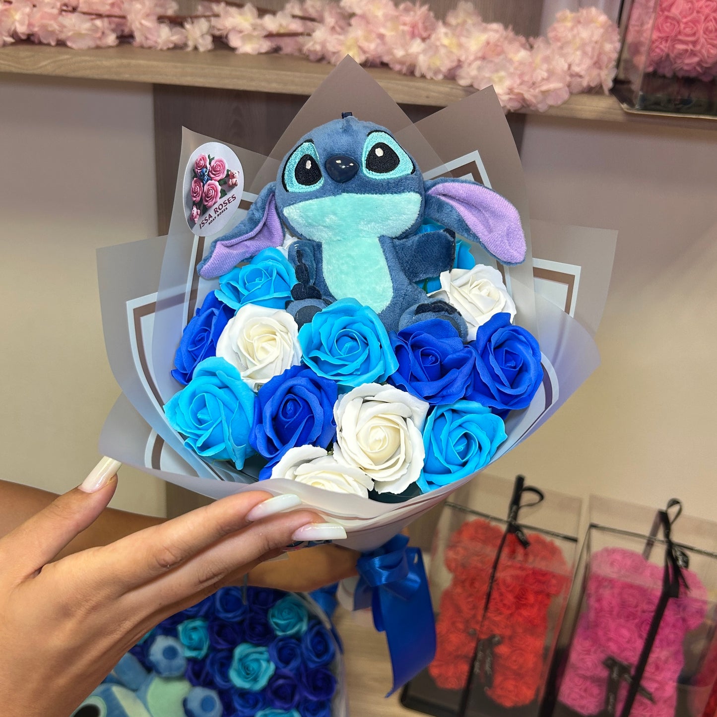 Buchet 15 Trandafiri + Stitch Mic