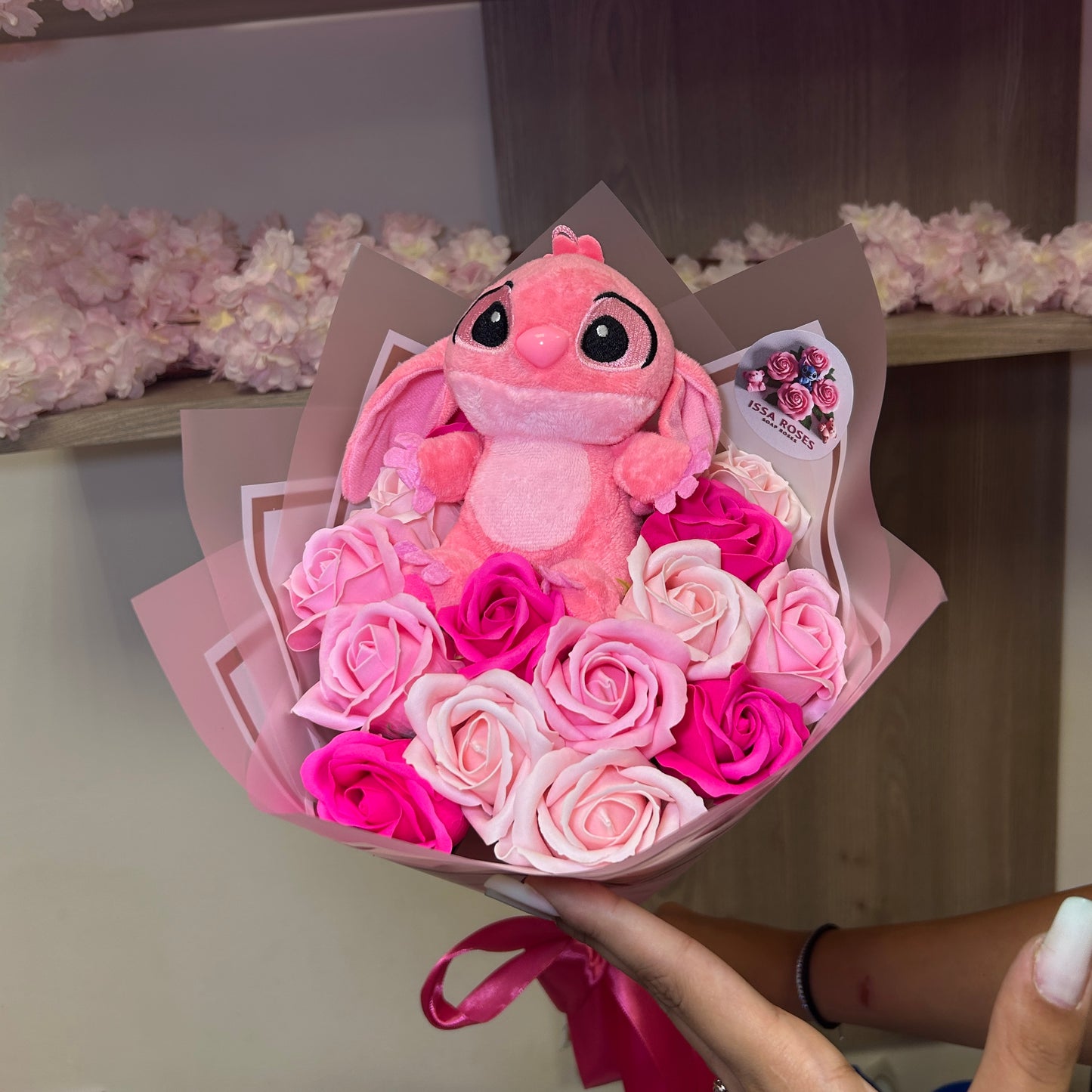 Buchet 15 Trandafiri + Stitch Mic