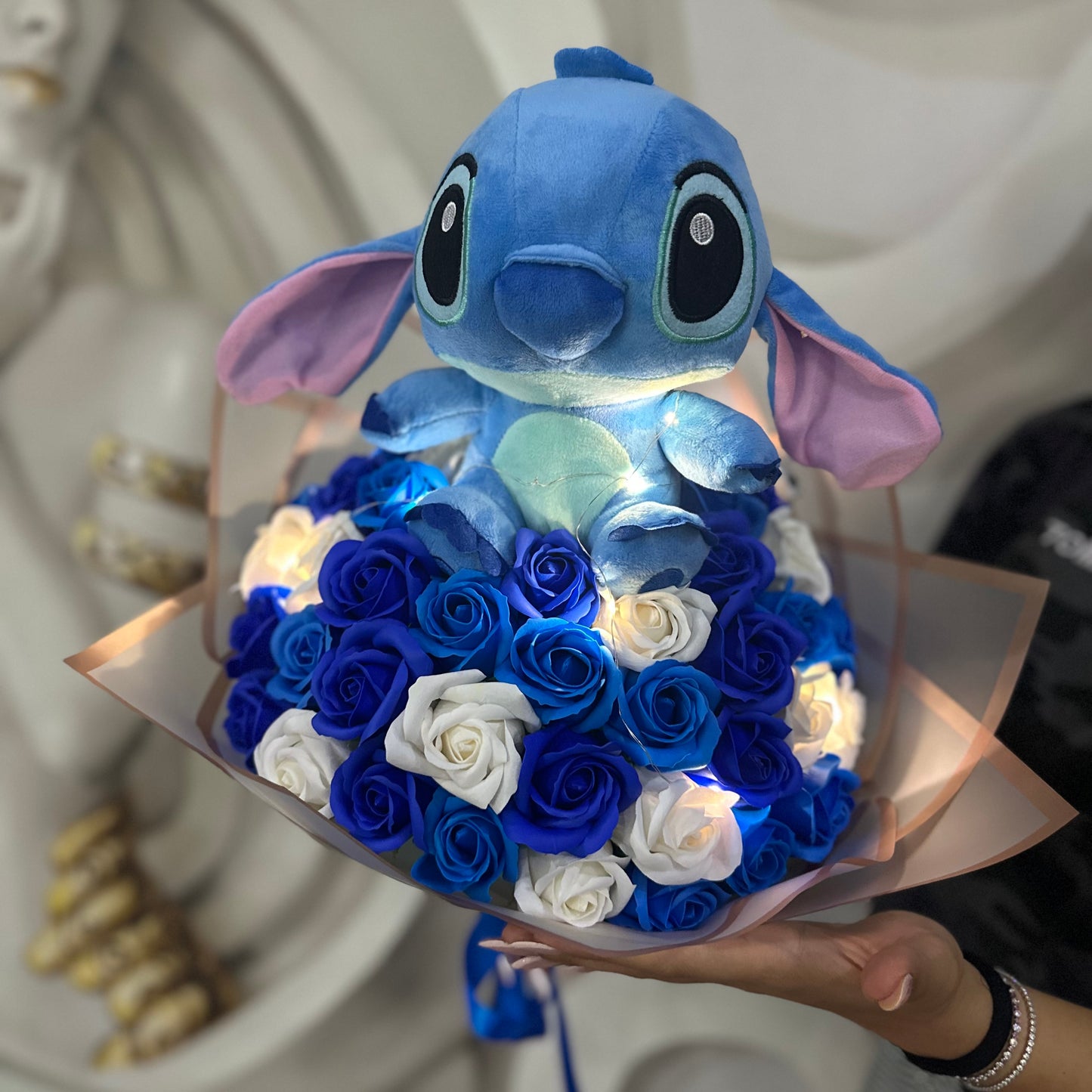 Buchet 41 Trandafiri + Stitch Mediu