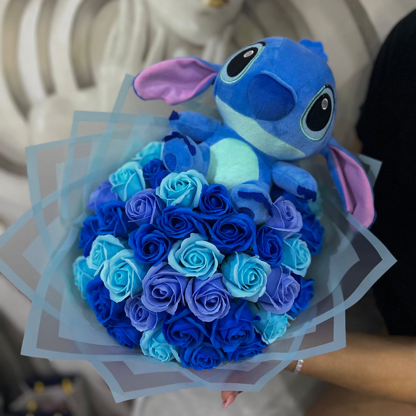Buchet 41 Trandafiri + Stitch Mediu
