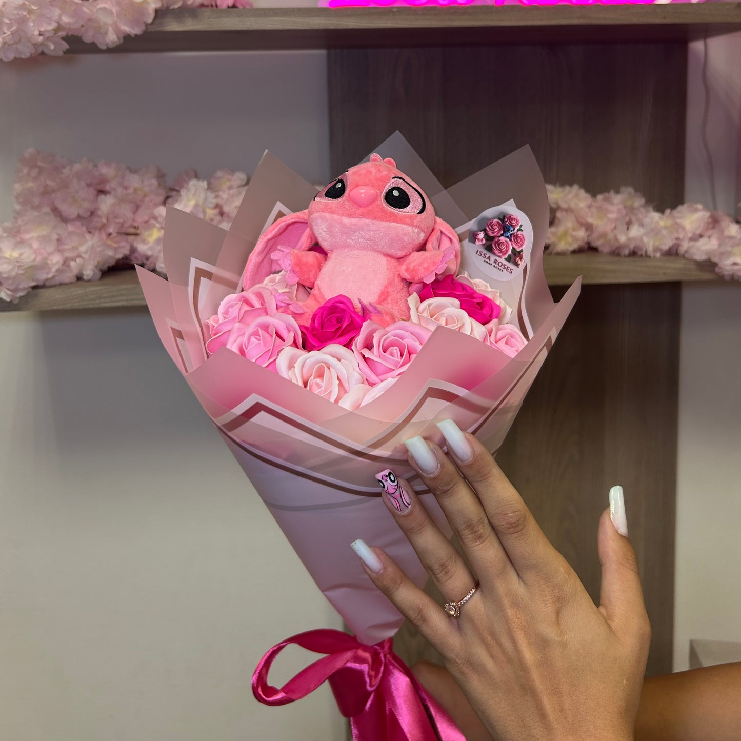 Buchet 15 Trandafiri + Stitch Mic