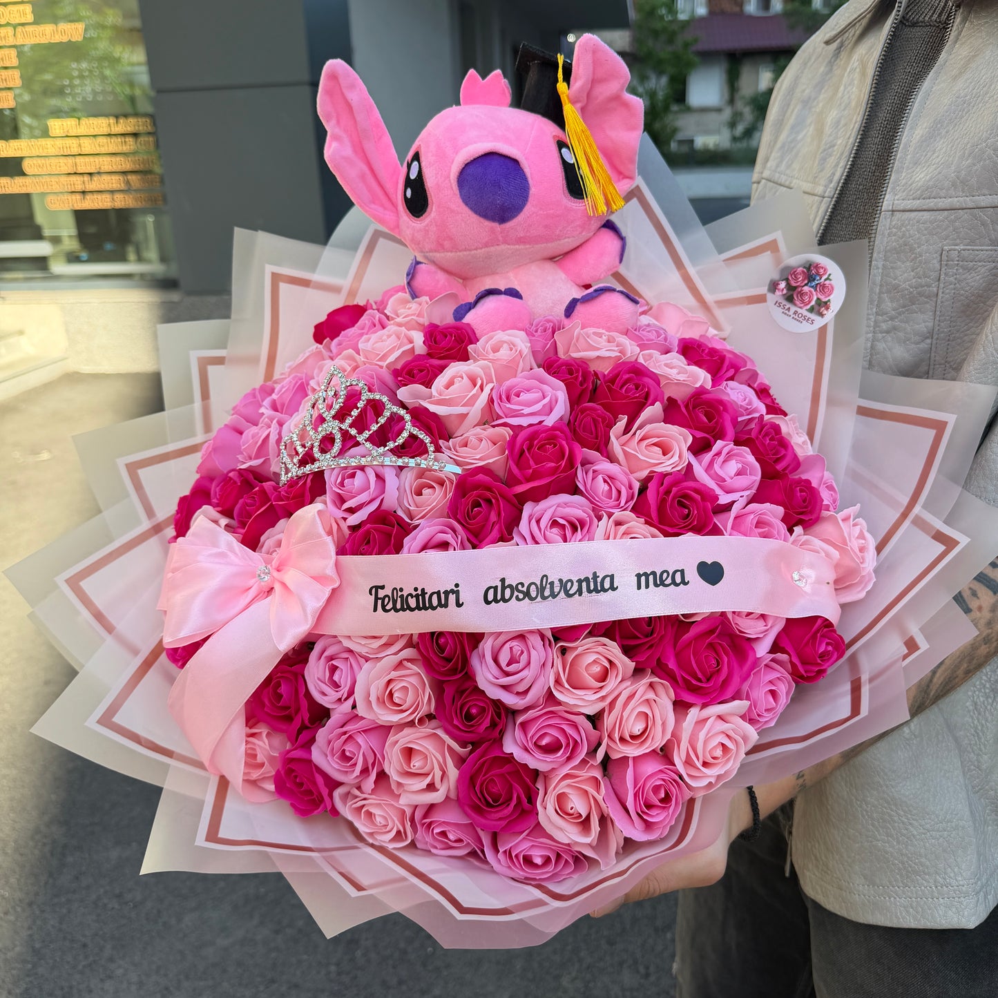 Buchet 101 Trandafiri + Stitch Mediu Absolvire